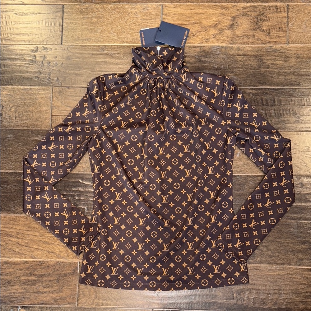 Louis Vuitton woman’s monogram long sleeve top NWT size M
